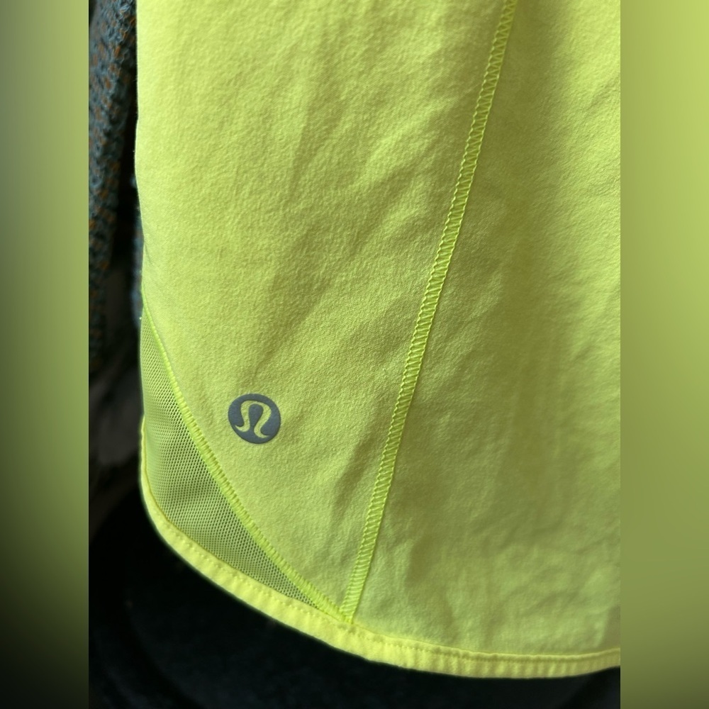 LULULEMON HOTTY HOT LR SHORT 4" Lined Sz. 14 ELECTRIC LEMON, LINED - Picture 11 of 11